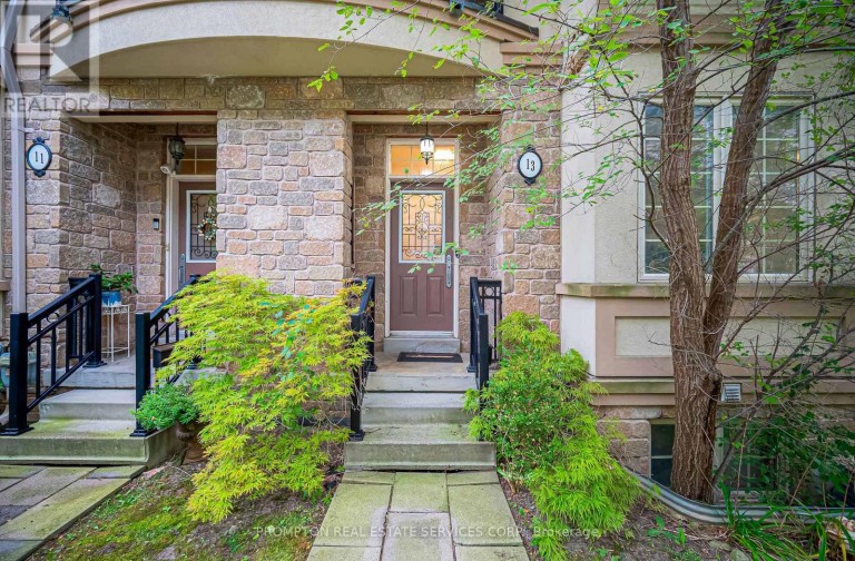 13 FLOOK LANE, Toronto (Willowdale West), Ontario, M2R3Y5
