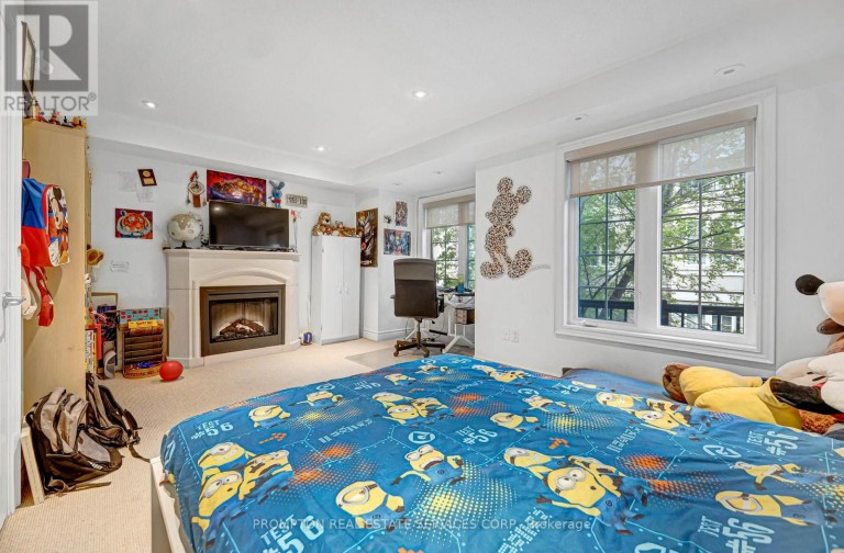 13 FLOOK LANE, Toronto (Willowdale West), Ontario, M2R3Y5