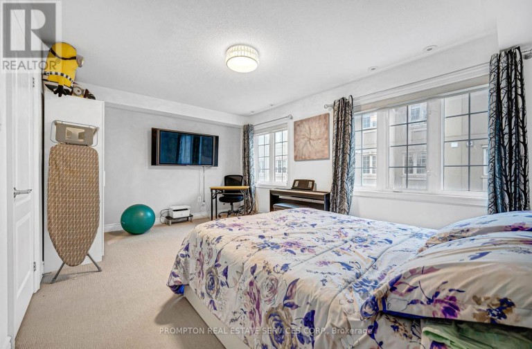 13 FLOOK LANE, Toronto (Willowdale West), Ontario, M2R3Y5