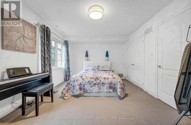13 FLOOK LANE, Toronto (Willowdale West), Ontario, M2R3Y5