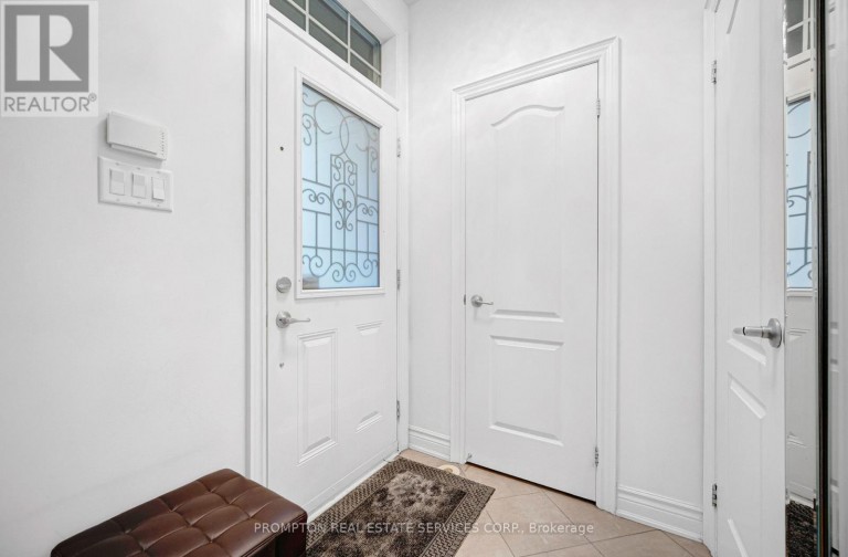 13 FLOOK LANE, Toronto (Willowdale West), Ontario, M2R3Y5