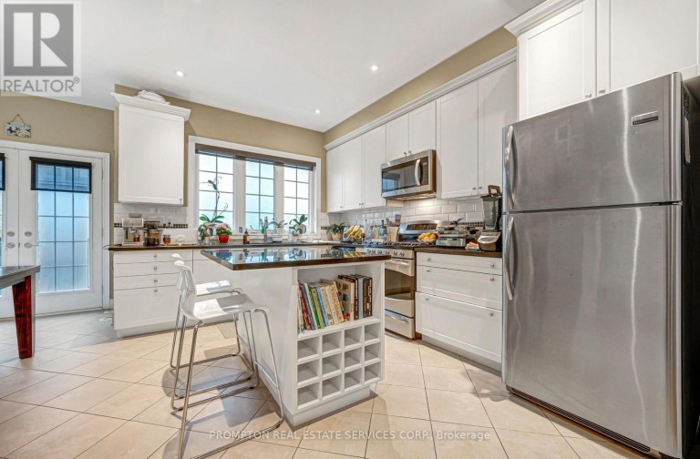 13 FLOOK LANE, Toronto (Willowdale West), Ontario, M2R3Y5