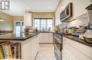 13 FLOOK LANE Toronto (Willowdale West) Ontario photo 8