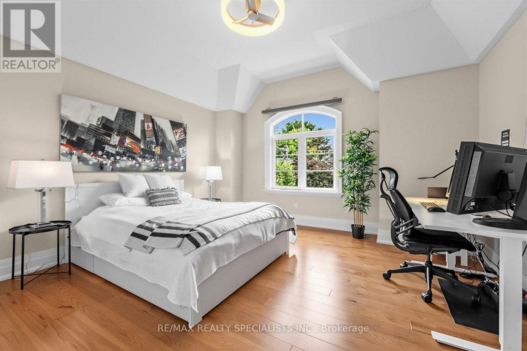 1534 TROTWOOD AVENUE, Mississauga (Mineola), Ontario, L5G3Z9