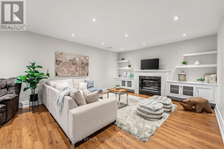 1534 TROTWOOD AVENUE, Mississauga (Mineola), Ontario, L5G3Z9