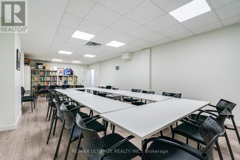 427-429 VAUGHAN ROAD, Toronto (Humewood-Cedarvale), Ontario, M6C2P1