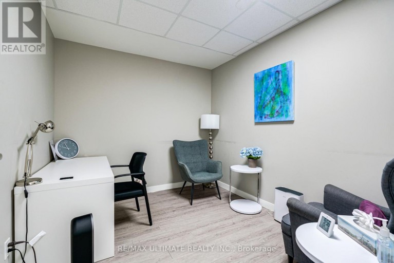 427-429 VAUGHAN ROAD, Toronto (Humewood-Cedarvale), Ontario, M6C2P1