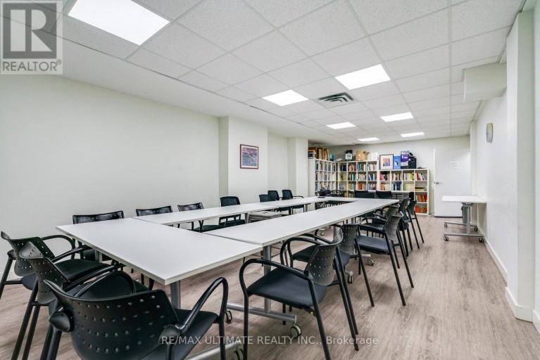 427-429 VAUGHAN ROAD, Toronto (Humewood-Cedarvale), Ontario, M6C2P1