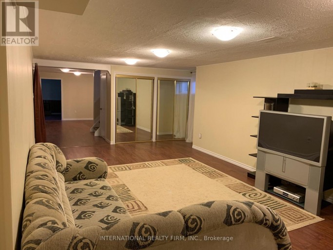 66 DEWLANE DRIVE, Toronto (Newtonbrook West), Ontario, M2R2P8