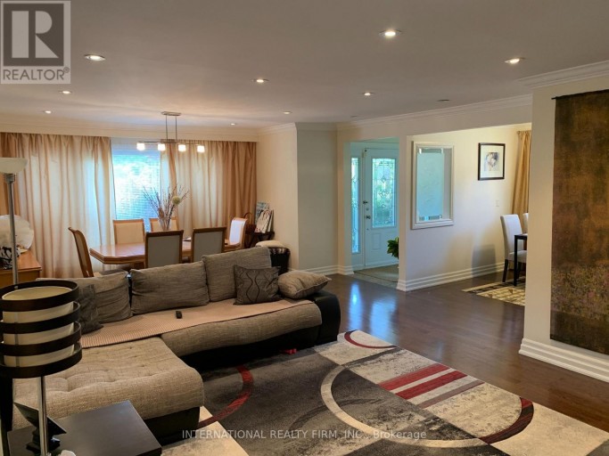 66 DEWLANE DRIVE, Toronto (Newtonbrook West), Ontario, M2R2P8