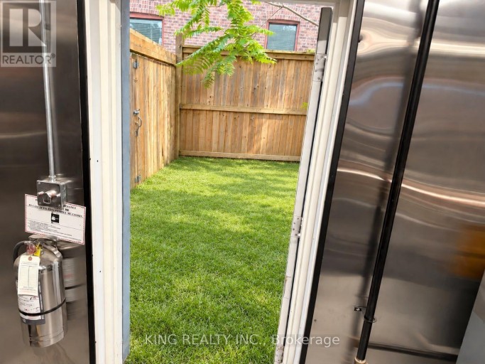 1001 QUEEN STREET E, Toronto (South Riverdale), Ontario, M4M1K2