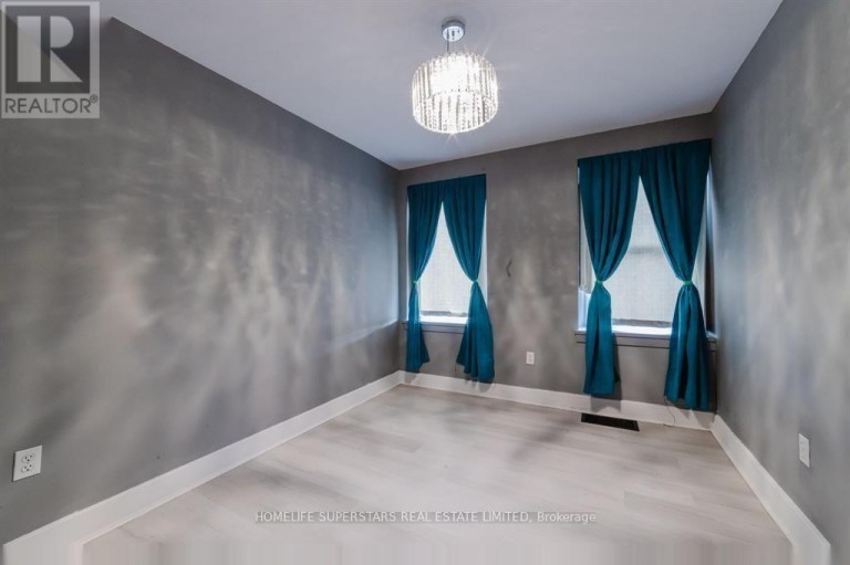 2 ERIE STREET S, Chatham-Kent (Chatham), Ontario, N0P1W0