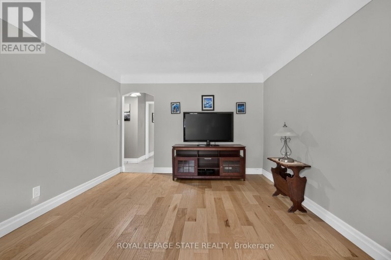 302 EAST 28TH STREET, Hamilton (Eastmount), Ontario, L8V3J3