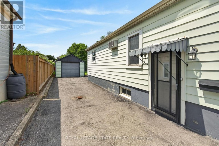 302 EAST 28TH STREET, Hamilton (Eastmount), Ontario, L8V3J3