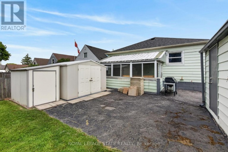 302 EAST 28TH STREET, Hamilton (Eastmount), Ontario, L8V3J3