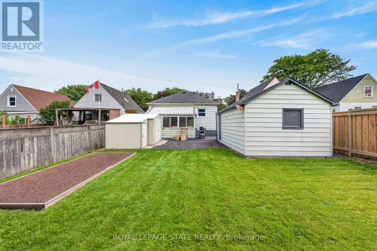 302 EAST 28TH STREET, Hamilton (Eastmount), Ontario, L8V3J3