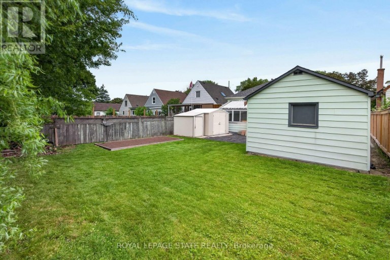 302 EAST 28TH STREET, Hamilton (Eastmount), Ontario, L8V3J3