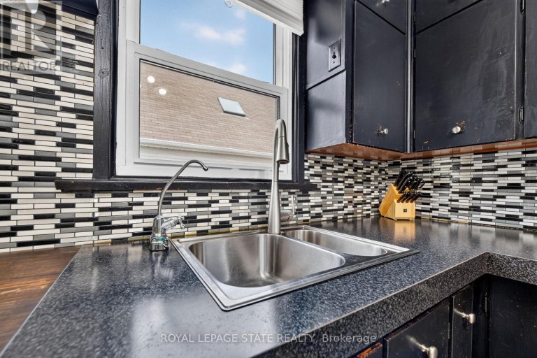 302 EAST 28TH STREET, Hamilton (Eastmount), Ontario, L8V3J3