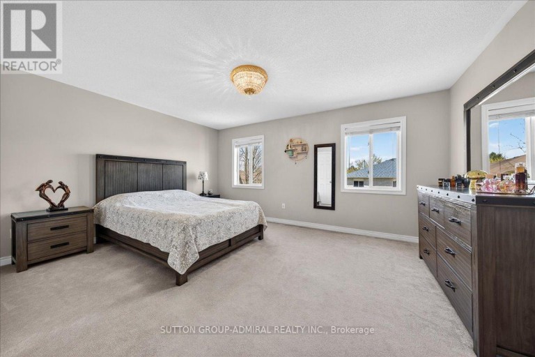6 WHITE CRESCENT, Barrie (Holly), Ontario, L4N7M1