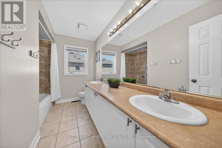 6 WHITE CRESCENT, Barrie (Holly), Ontario, L4N7M1