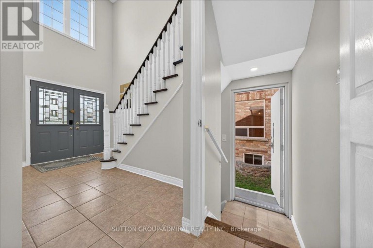 6 WHITE CRESCENT, Barrie (Holly), Ontario, L4N7M1
