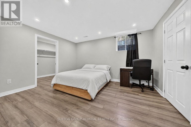 6 WHITE CRESCENT, Barrie (Holly), Ontario, L4N7M1