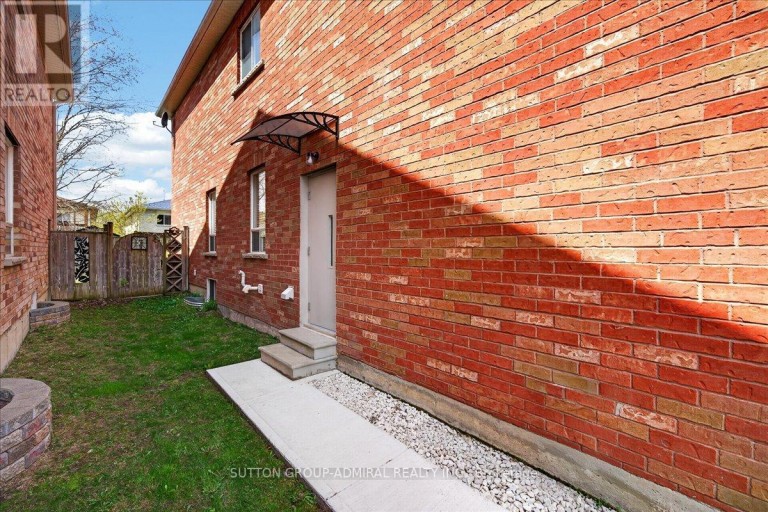 6 WHITE CRESCENT, Barrie (Holly), Ontario, L4N7M1