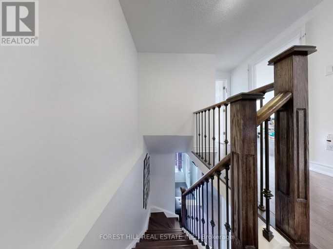 109 SPYGLASS HILL ROAD, Vaughan (Glen Shields), Ontario, L4K2K6
