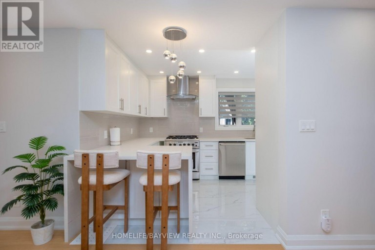 164 STEELES AVENUE E, Markham (Grandview), Ontario, L3T1A5