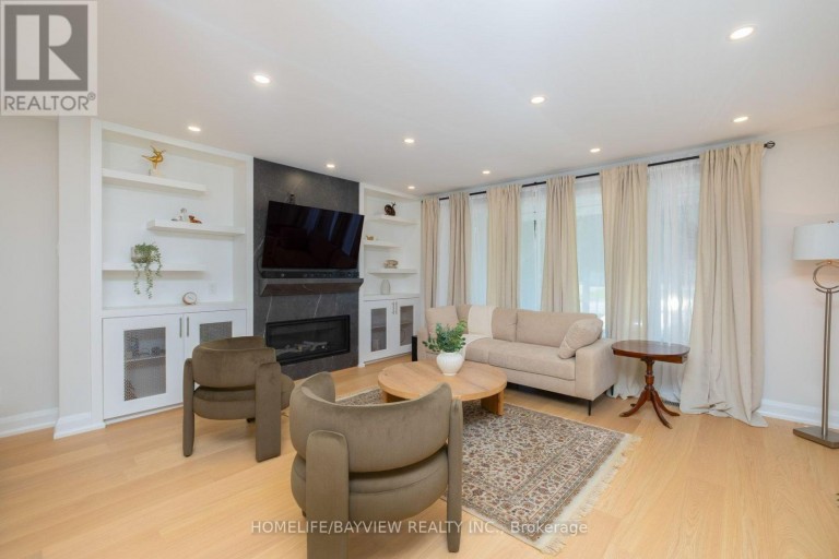 164 STEELES AVENUE E, Markham (Grandview), Ontario, L3T1A5