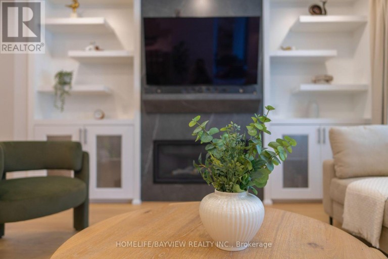 164 STEELES AVENUE E, Markham (Grandview), Ontario, L3T1A5