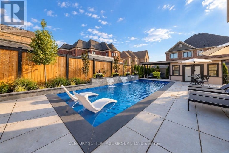 43 SIR HENRY COURT, King (King City), Ontario, L7B0P5