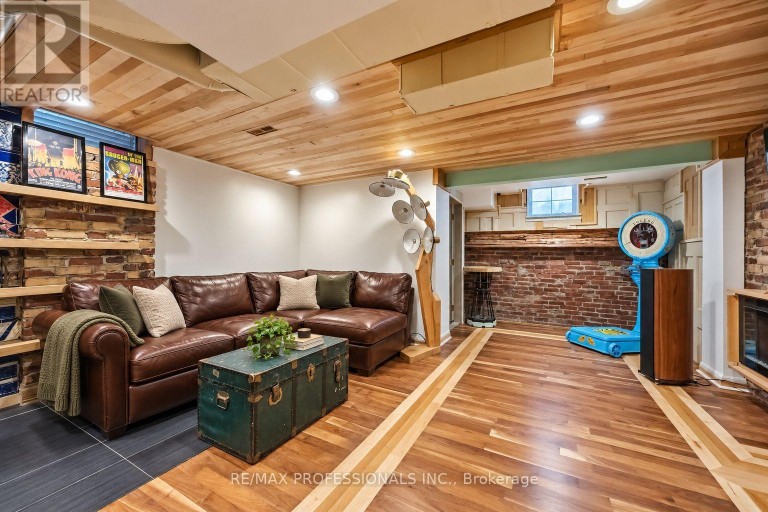 26 ABRAHAM WELSH ROAD, Toronto (Humberlea-Pelmo Park), Ontario, M9M0B7