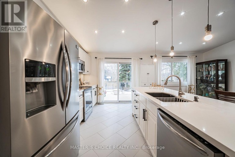3294 RHONDA VALLEY DRIVE, Mississauga (Mississauga Valleys), Ontario, L5A3E9