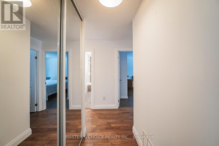 3294 RHONDA VALLEY DRIVE, Mississauga (Mississauga Valleys), Ontario, L5A3E9