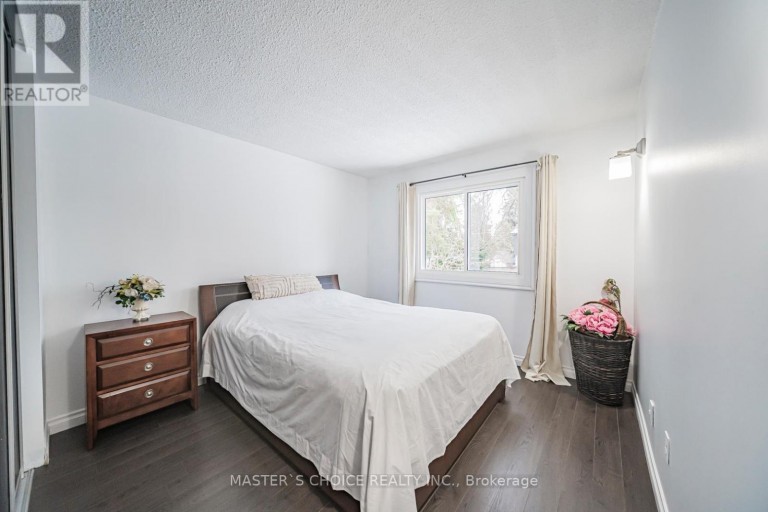 3294 RHONDA VALLEY DRIVE, Mississauga (Mississauga Valleys), Ontario, L5A3E9