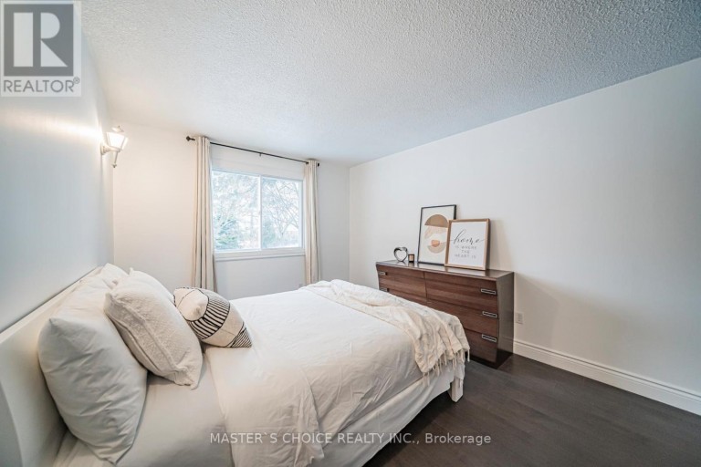 3294 RHONDA VALLEY DRIVE, Mississauga (Mississauga Valleys), Ontario, L5A3E9