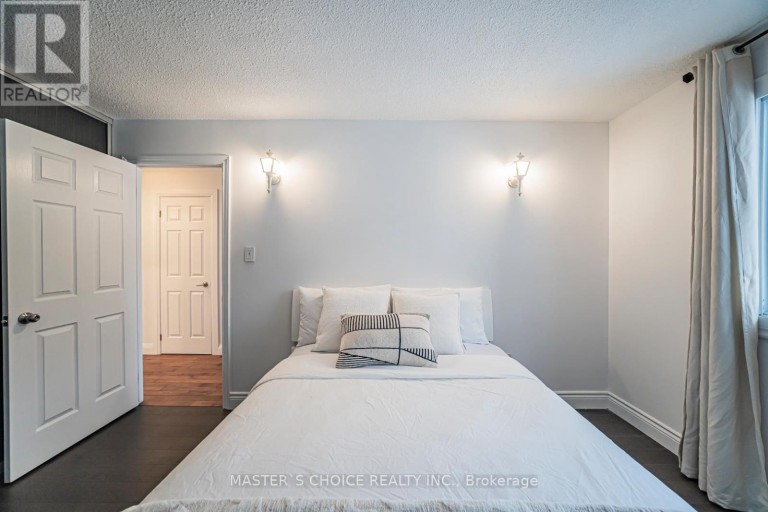 3294 RHONDA VALLEY DRIVE, Mississauga (Mississauga Valleys), Ontario, L5A3E9
