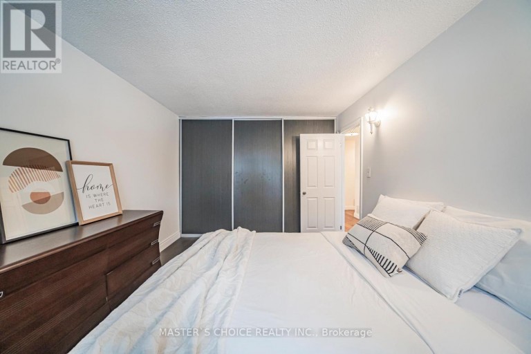 3294 RHONDA VALLEY DRIVE, Mississauga (Mississauga Valleys), Ontario, L5A3E9