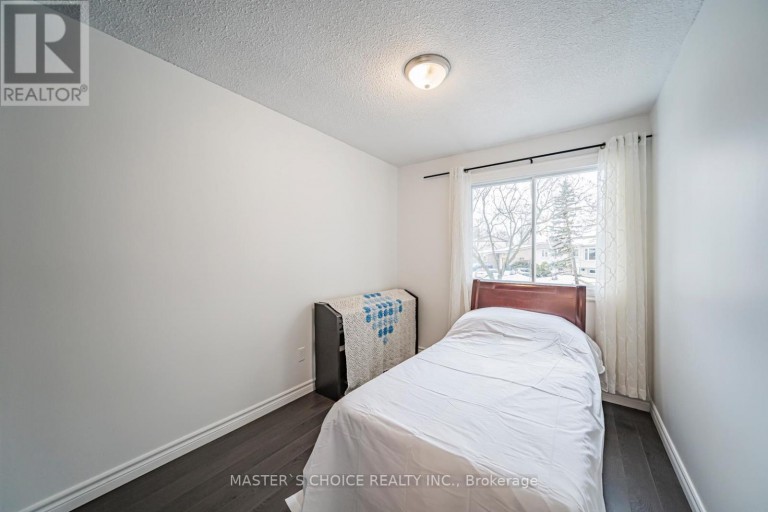 3294 RHONDA VALLEY DRIVE, Mississauga (Mississauga Valleys), Ontario, L5A3E9