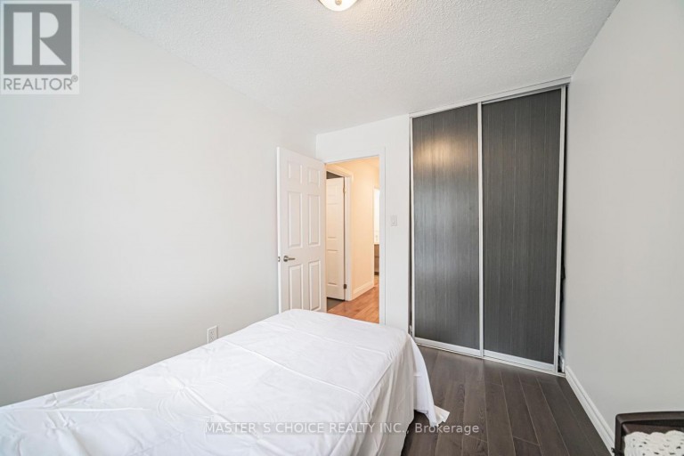 3294 RHONDA VALLEY DRIVE, Mississauga (Mississauga Valleys), Ontario, L5A3E9
