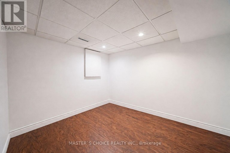 3294 RHONDA VALLEY DRIVE, Mississauga (Mississauga Valleys), Ontario, L5A3E9