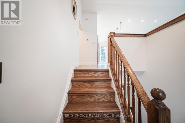3294 RHONDA VALLEY DRIVE, Mississauga (Mississauga Valleys), Ontario, L5A3E9