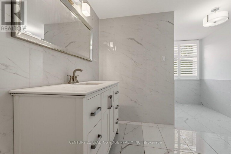 2409 BUTTERNUT CRESCENT, Burlington (Headon), Ontario, L7M3J7