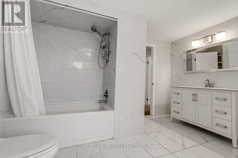 2409 BUTTERNUT CRESCENT, Burlington (Headon), Ontario, L7M3J7
