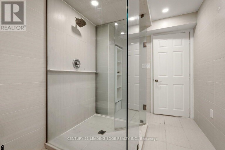 2409 BUTTERNUT CRESCENT, Burlington (Headon), Ontario, L7M3J7