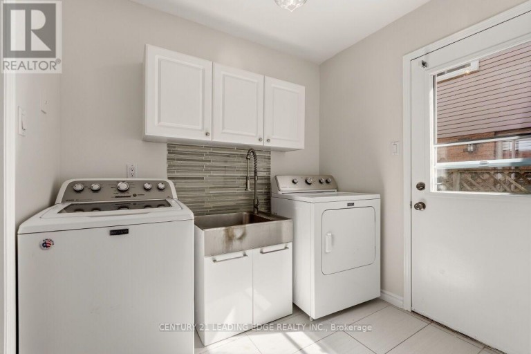 2409 BUTTERNUT CRESCENT, Burlington (Headon), Ontario, L7M3J7