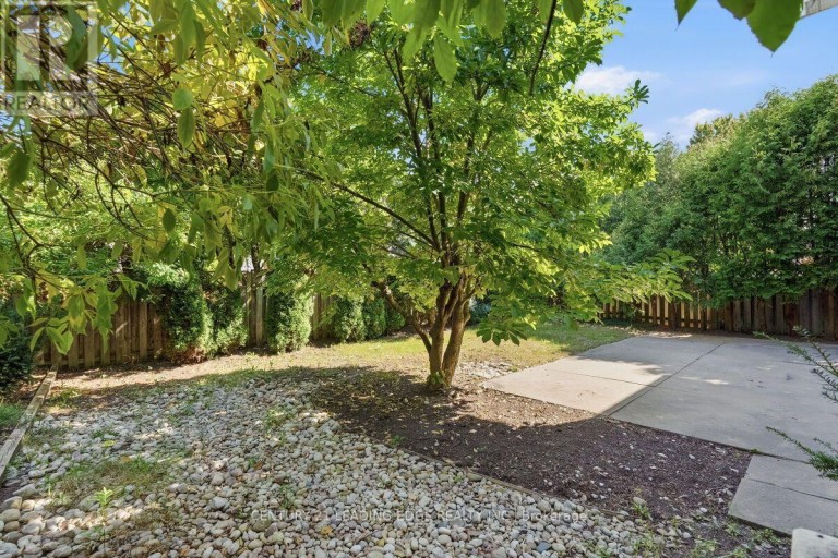 2409 BUTTERNUT CRESCENT, Burlington (Headon), Ontario, L7M3J7