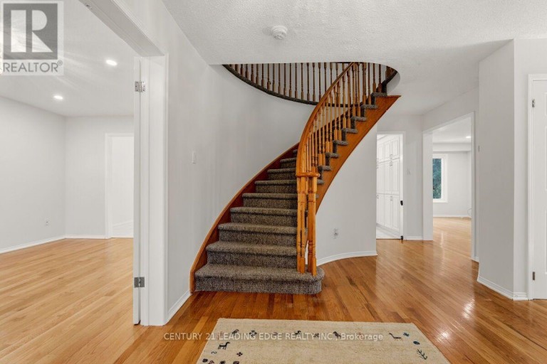 2409 BUTTERNUT CRESCENT, Burlington (Headon), Ontario, L7M3J7