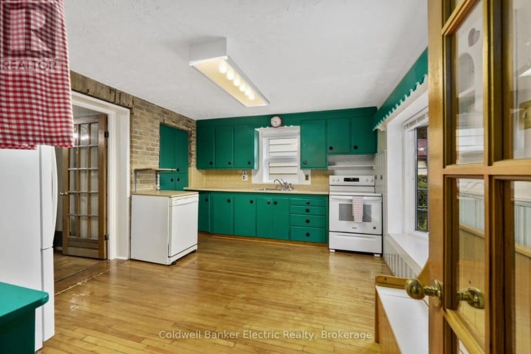 553 CHAMBERLAIN STREET, Peterborough (Town Ward 3), Ontario, K9J4L6